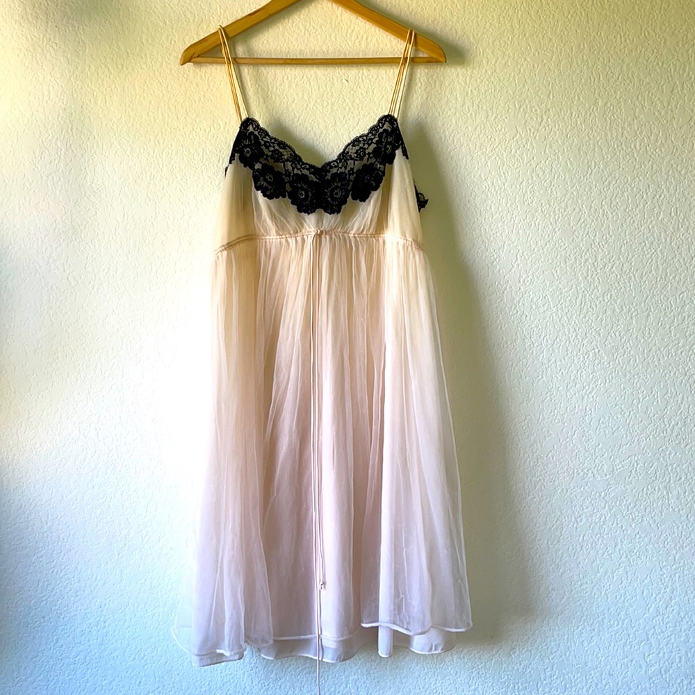 Vintage 60s ~ 70s Lace Trim Chemise 😴